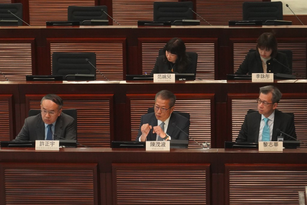 陳茂波稱，今年預計經營帳戶將錄得盈餘。