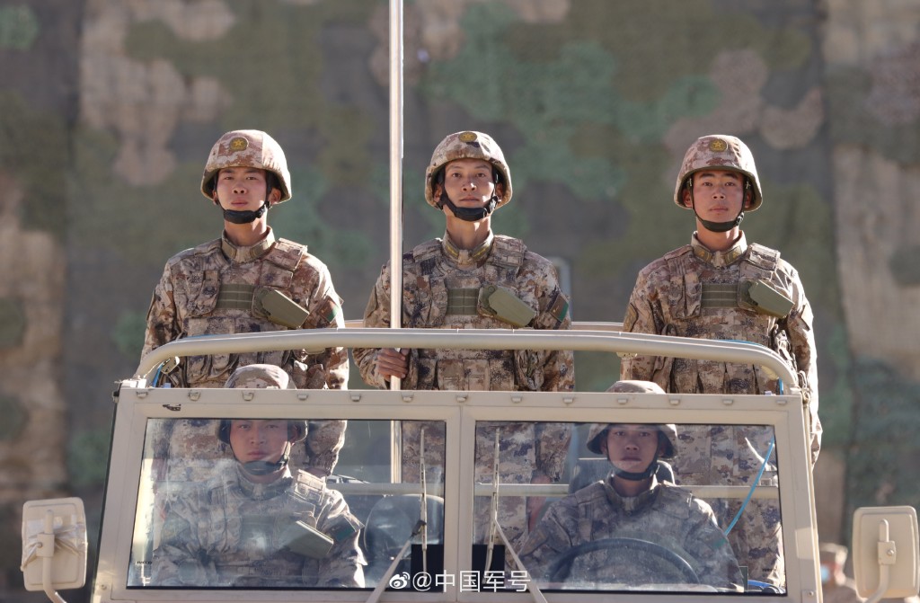 中國陸軍精銳裝甲合成旅官兵。