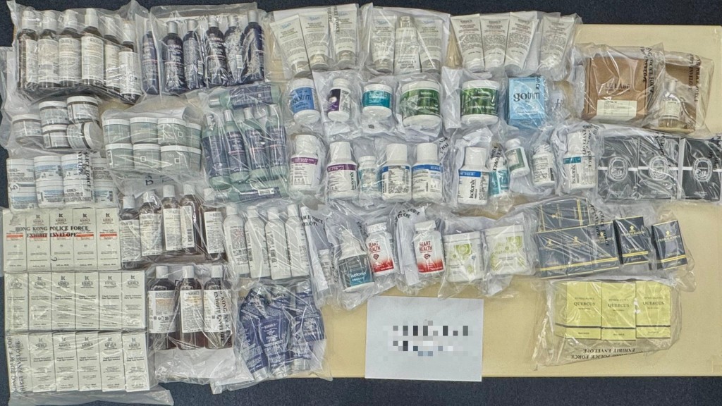 警方展示檢獲的證物。