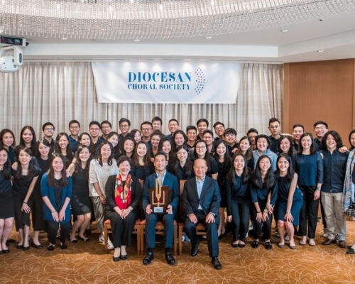 拔萃歌詠團聯同世界各地共20隊合唱團組成網上合唱團《Sing Around The gloBe》，獻唱Frank Ticheli 的《大地之歌》（Earth Song），以歌聲打破地域界限、傳遞希望。