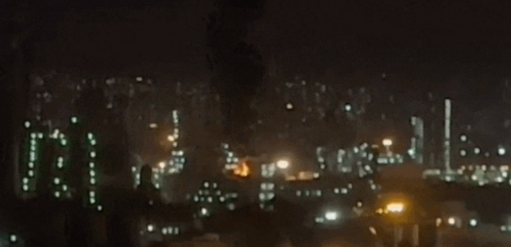 從網民拍攝的相片見事故現場有一座裝置起火閃爆。網圖