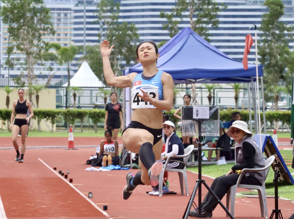 俞雅欣奪女子跳遠金牌。徐嘉華攝 俞雅欣奪女子跳遠金牌。徐嘉華攝