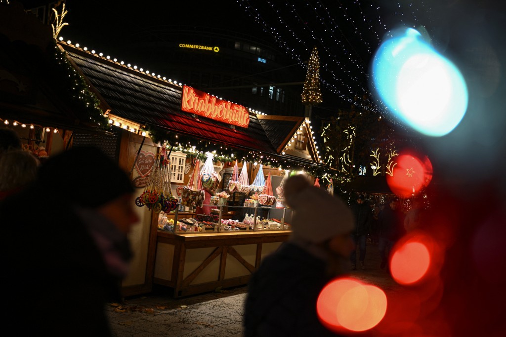 聖誕市集上有各式美食攤檔。路透社