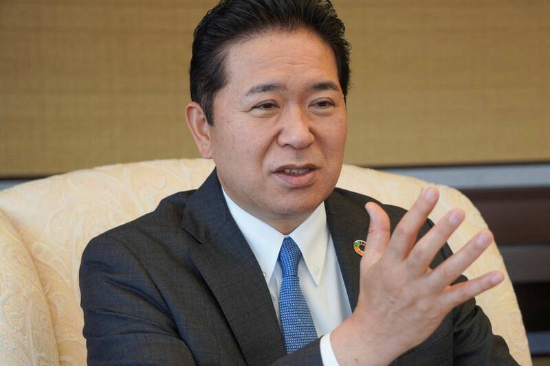 大和証券社长荻野明彦首次参与同志游行。路透社 大和証券社长荻野明彦首次参与同志游行。路透社