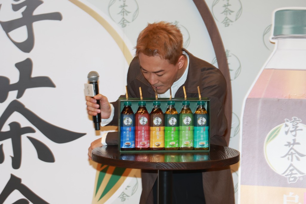 林峯自認是稱職代言人,特別是食物飲品,自己一定會試。 林峯自認是稱職代言人,特別是食物飲品,自己一定會試。