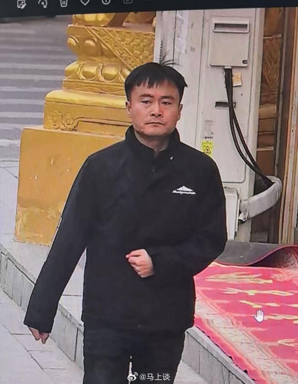 吉林警方拒絕透露在逃姚男涉及的惡性案件內容,網上則流傳姚男殺了9人。微博 吉林警方拒絕透露在逃姚男涉及的惡性案件內容,網上則流傳姚男殺了9人。微博