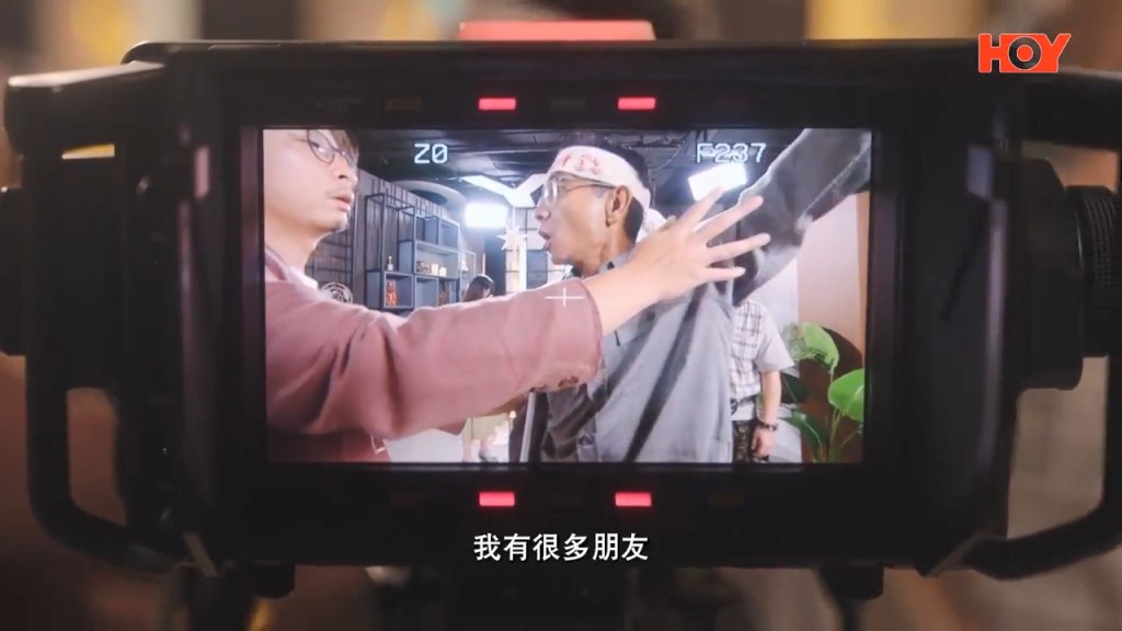 導演何爵天曾執導《正義迴廊》、《死屍死時四十四》,今次是首次挑戰電視處境劇 導演何爵天曾執導《正義迴廊》、《死屍死時四十四》,今次是首次挑戰電視處境劇