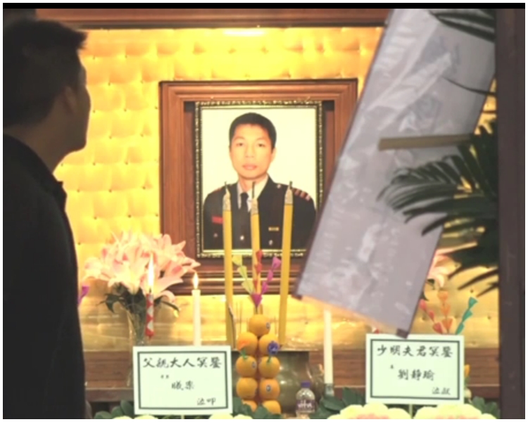 殉職消防總隊目邱少明的最高榮譽喪禮,今早在紅磡世界殯儀館舉行。