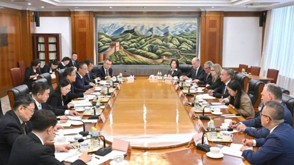 國家發展改革委主任鄭柵潔15日上午會見波音公司行政總裁奧特伯格（Kelly Ortberg）。國家發改委官網