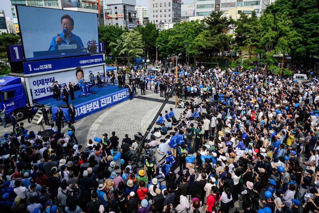 李在明上周三在仁川舉行競選集會,吸引大批支持者出席。法新社 李在明上周三在仁川舉行競選集會,吸引大批支持者出席。法新社