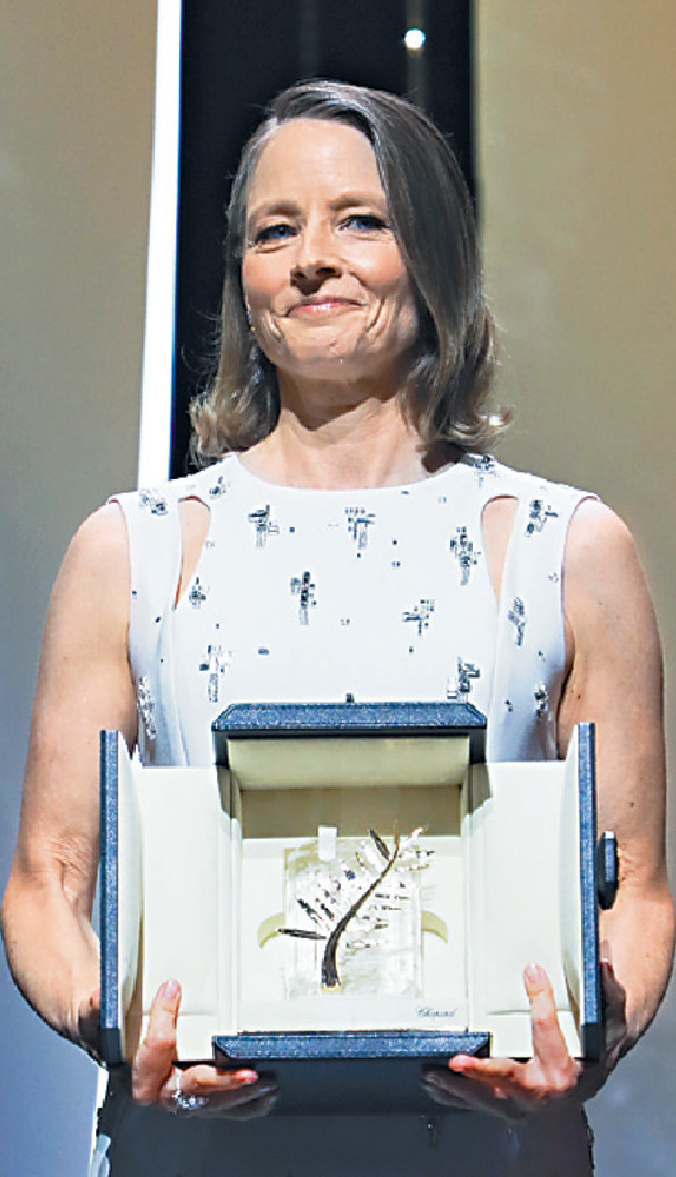 ■茱迪科士打獲康城頒發終身成就獎。美聯社
