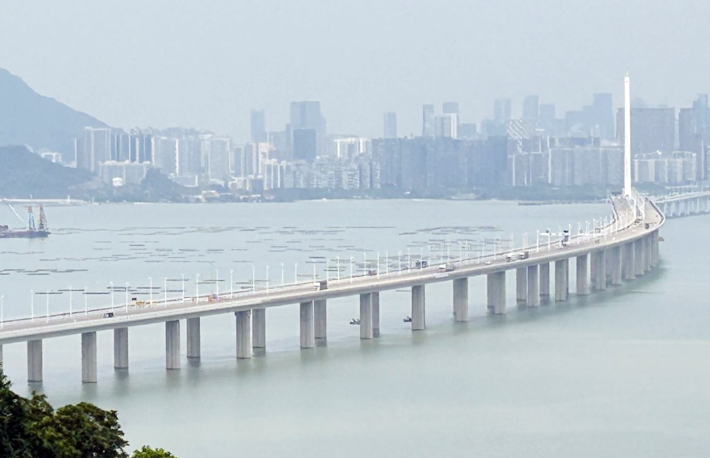 馬拉松賽事香港段佔近半，深圳灣大橋將封閉9小時。資料圖片