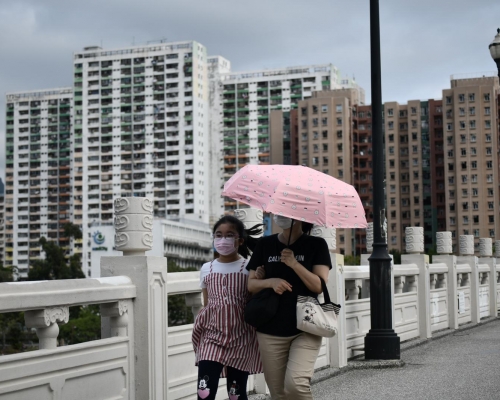天文台預料本港地區今日大致多雲,有幾陣驟雨。資料圖片