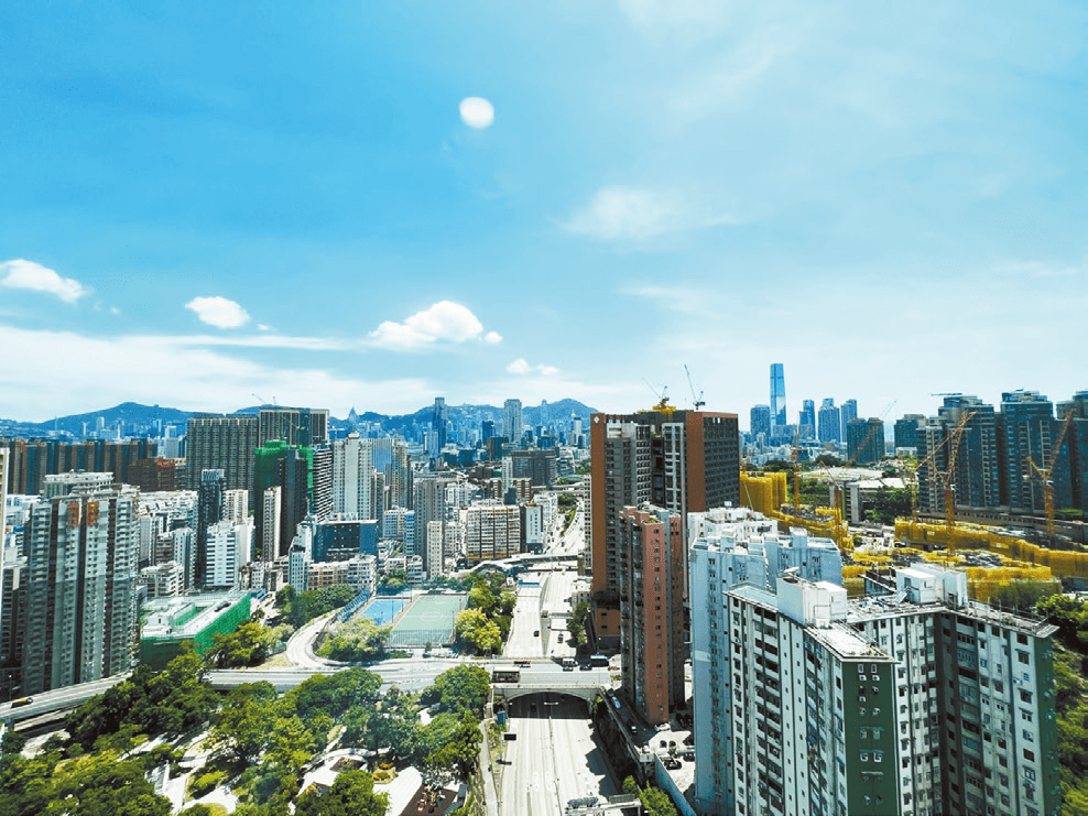 放盘朝维港方向，可俯瞰一片繁华市景。