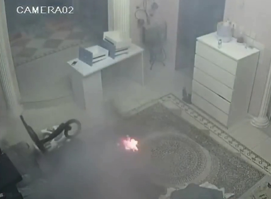 電動平衡車在玩耍中途突爆炸起火。網圖