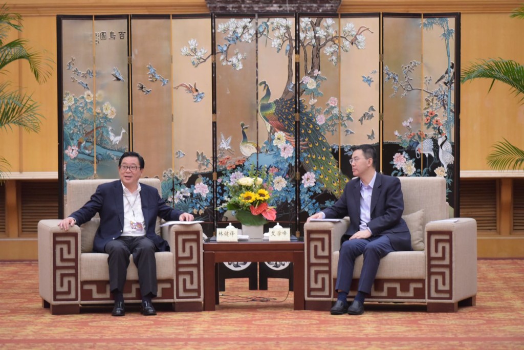 深圳副市長艾學峰表示,深圳目前取得的成績來自改革開放的成功。