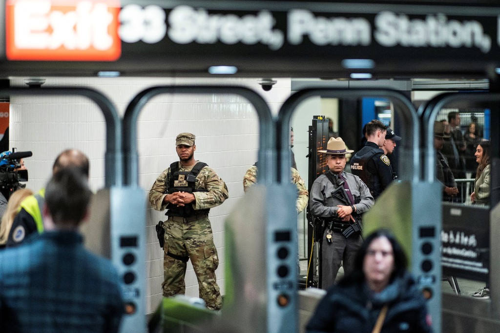 国民警卫队入驻纽约地铁。 路透社