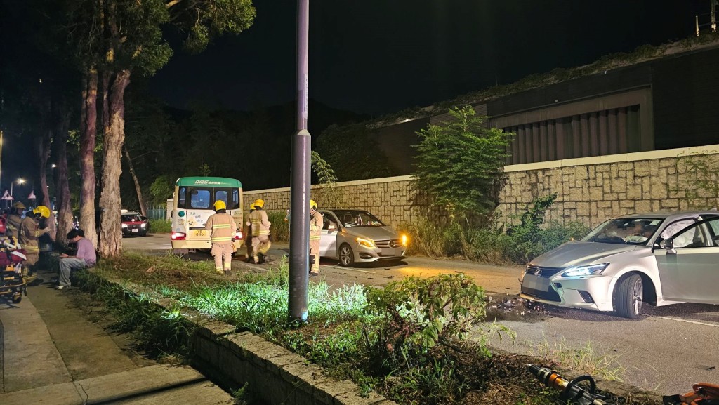 大埔汀角路近洞梓路發生交通意外。FB：大埔 Tai Po