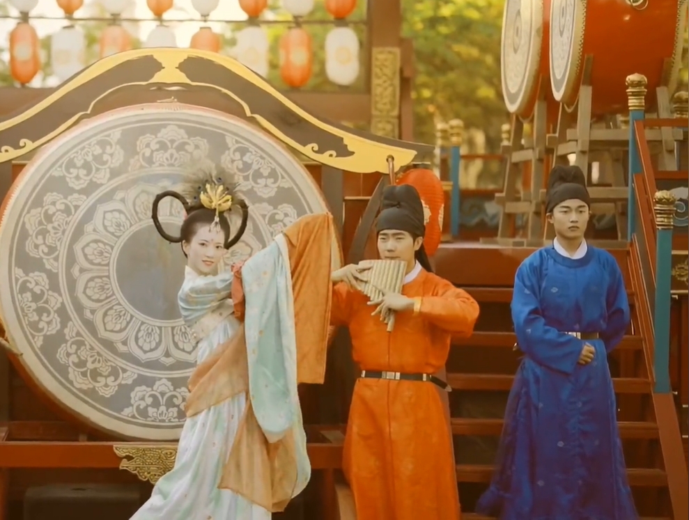 西安“不倒翁小姐姐”在抖音仍然活跃。 抖音