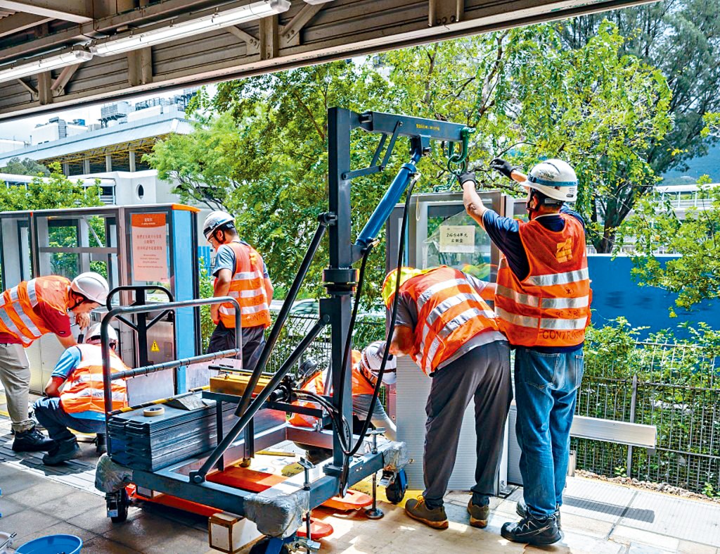 港鐵主要在夜間非行車時間的「黃金2小時」內進行工程。