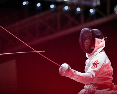 东京残奥会轮椅剑击女子重剑团体分组赛，港队的余翠怡、吴舒婷及钟婉萍，以22比45不敌俄罗斯残奥委会。FB图片