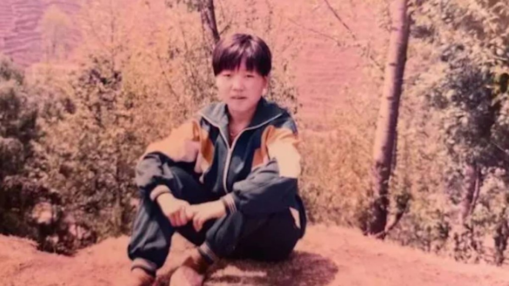 徐文素1999年被刺逾30刀殺害，兇手卻於二審被改判死緩。澎湃新聞