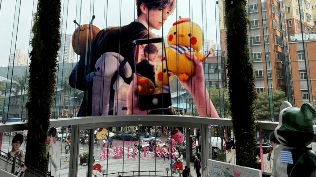 內地商場谷IP營銷吸人流 數百人排隊等「二次元」偶像 專家籲港商場可學習