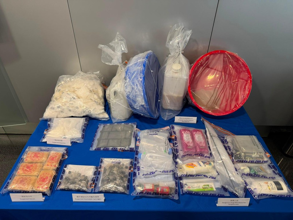 行動期間,人員共檢獲約231公斤不同種類的懷疑毒品,總市值約1.3億元。 行動期間,人員共檢獲約231公斤不同種類的懷疑毒品,總市值約1.3億元。