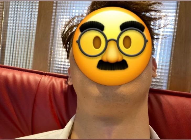 Anson Lo狂貼兄弟的樣衰圖，但全部用emoji遮面。
