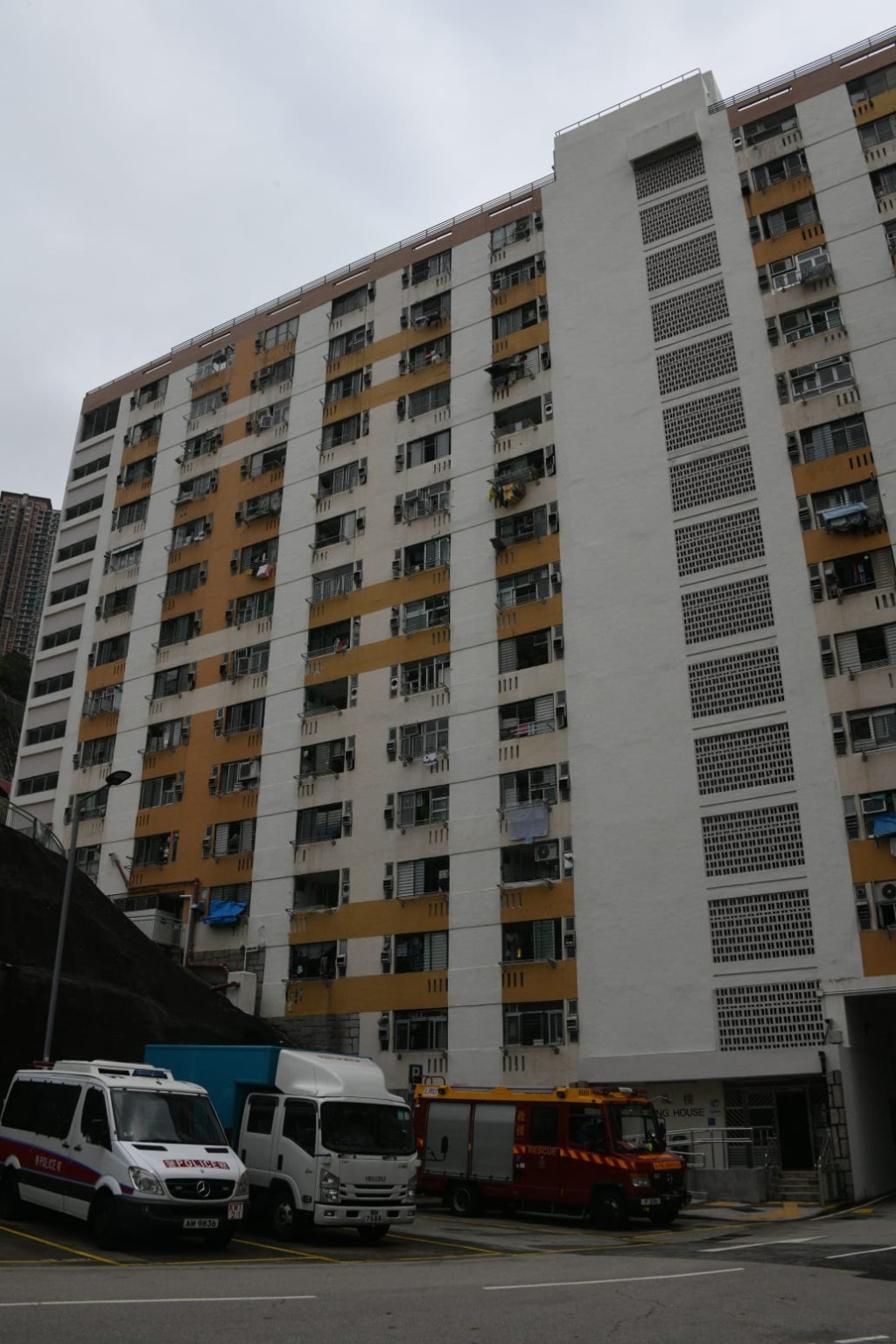 單位外牆熏黑。梁國峰攝
