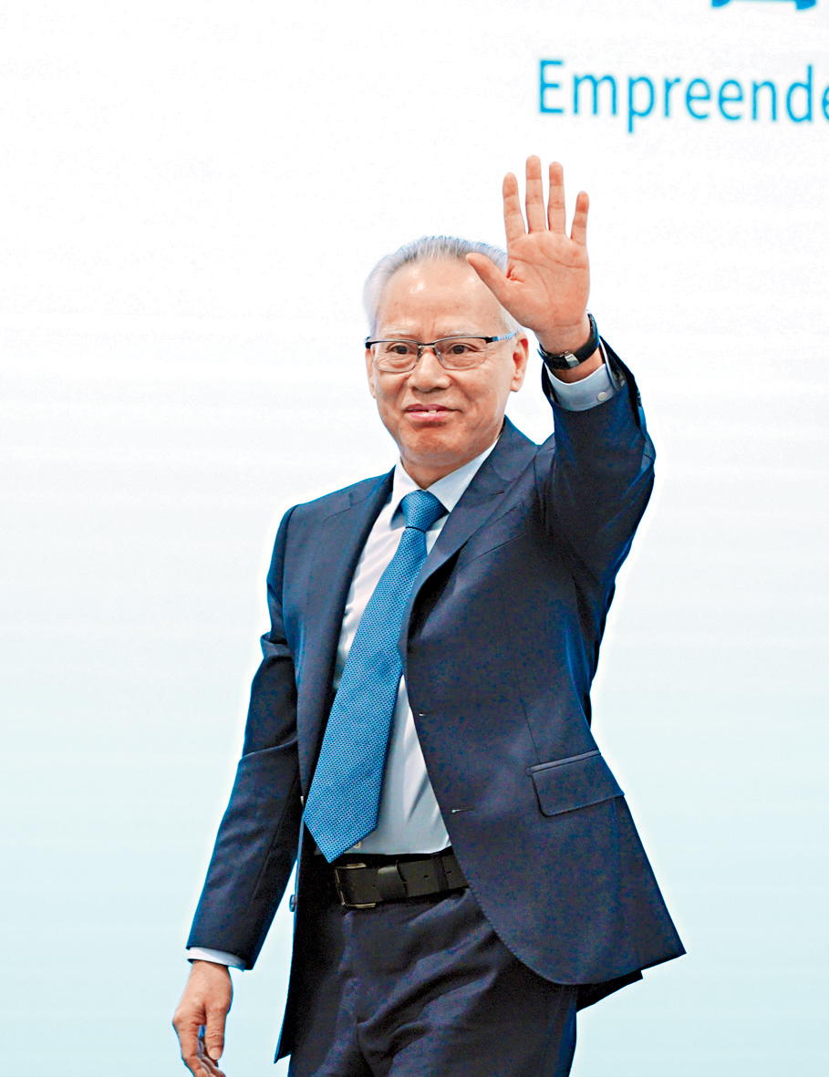 澳門行政長官選舉唯一候選人岑浩輝宣讀政綱及回答選委提問。