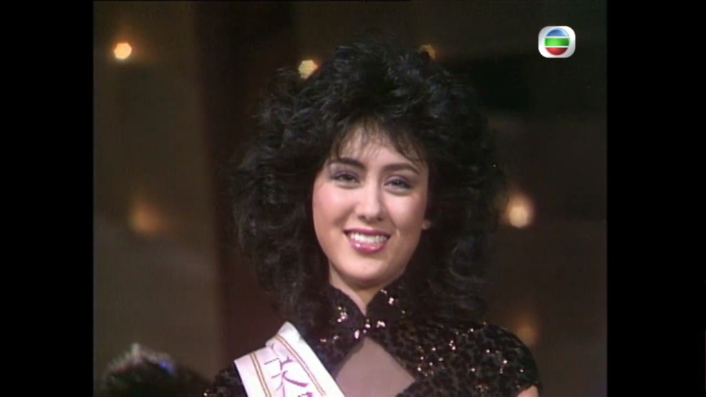 90年代洪金宝与前香港小姐冠军高丽虹发展师徒恋，最终洪金宝与曹恩玉于1994年离婚。