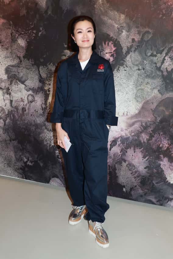 方健儀擔任主持。