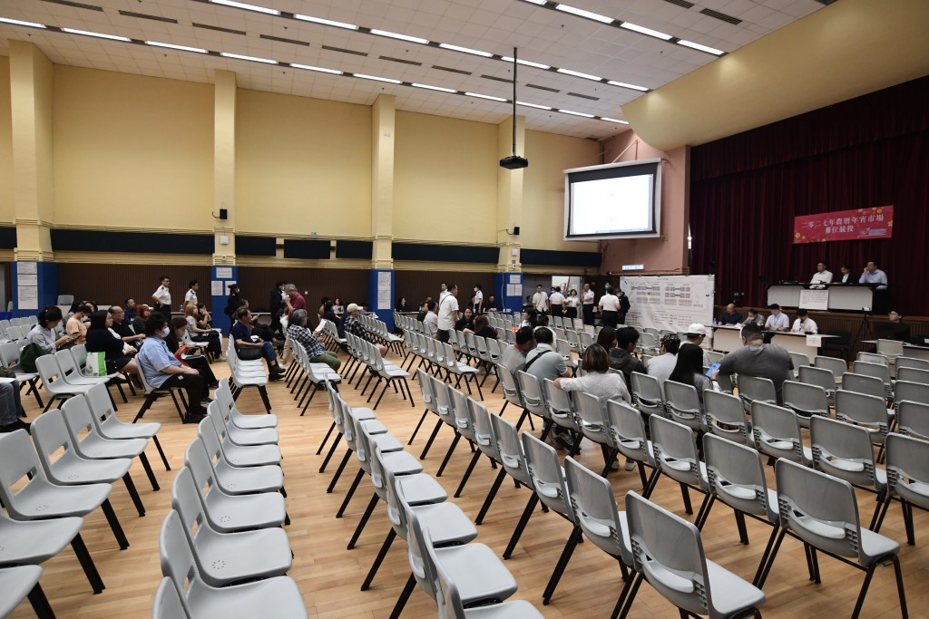 維園農曆年宵市場攤位,今日競投4個快餐及180個濕貨攤位。 維園農曆年宵市場攤位,今日競投4個快餐及180個濕貨攤位。