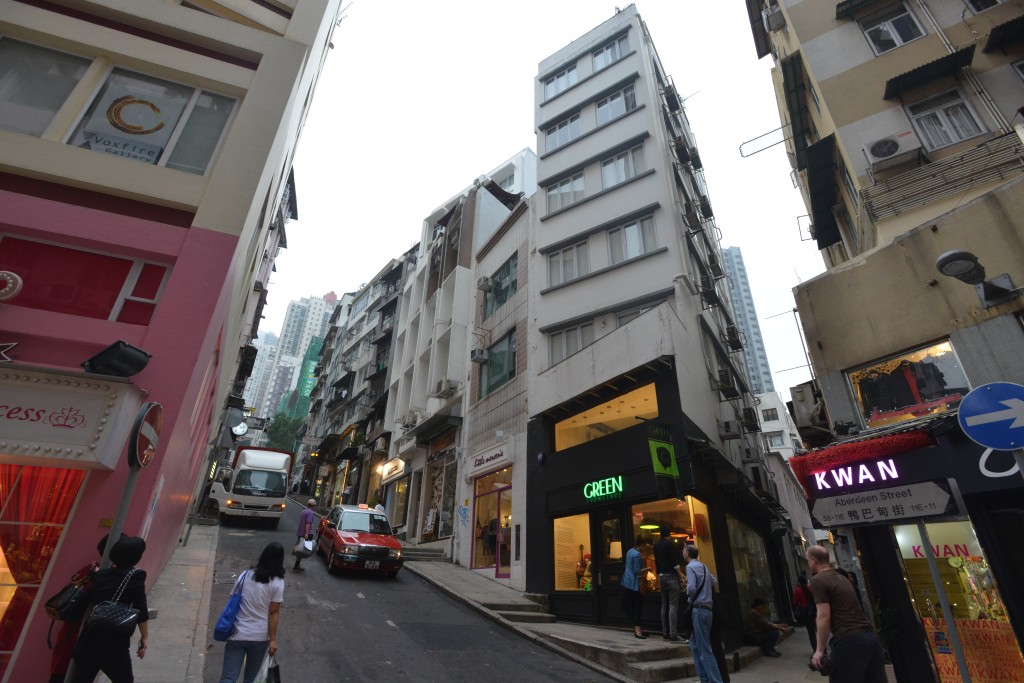 2015年以「摸货」形式沽出中环鸭巴甸街19号5层高旧楼