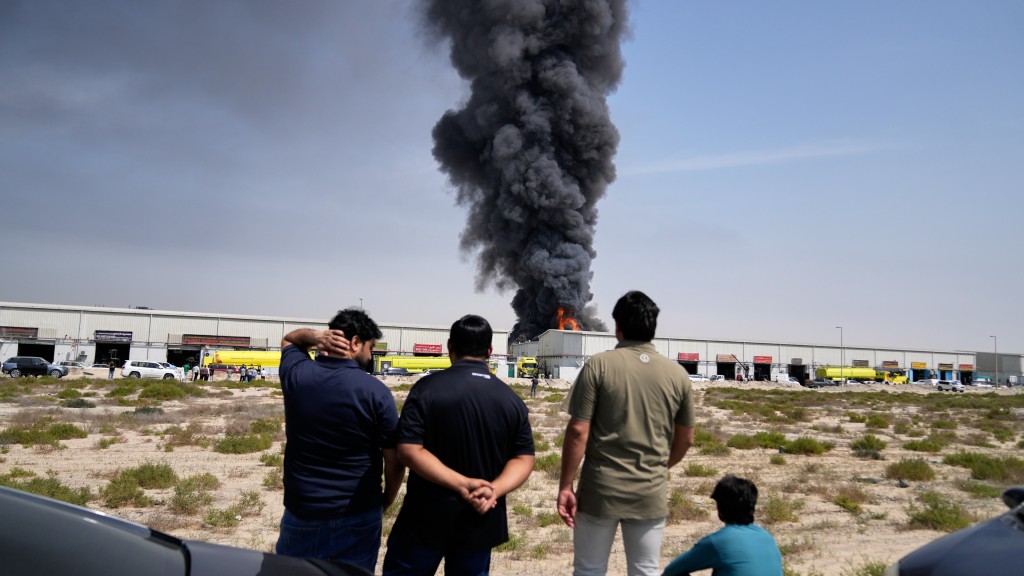 伊朗对阿联酋发动袭击。 美联社 伊朗对阿联酋发动袭击。 美联社