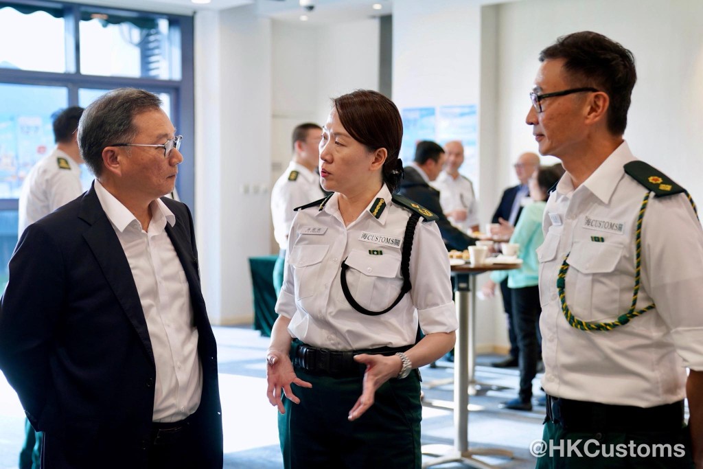 香港海關今日葵涌海關大樓舉行第十八屆「海運貨物顧客聯絡小組」委員就職典禮。海關fb圖片