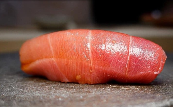 香港的寿司界迎来一颗耀眼新星，「Sushi Takeshi 鮨たけし」在新一届的米芝莲指南中成功摘下一星。