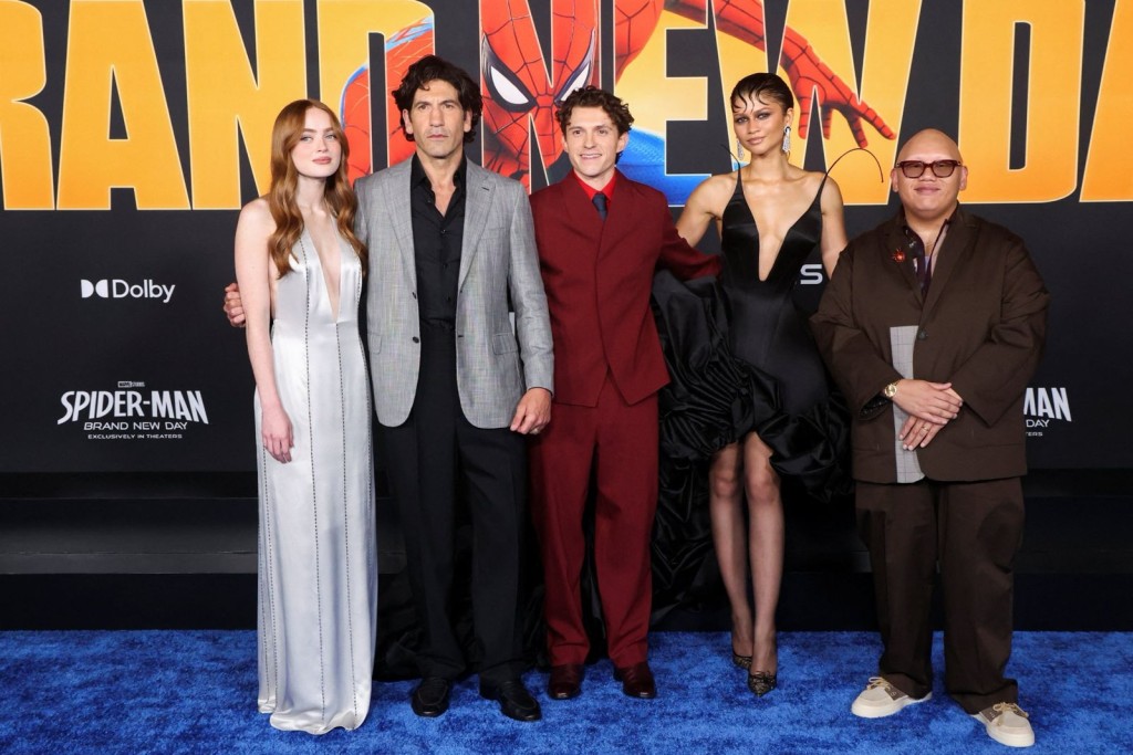 （左起）Sadie、Jon、湯姆、Zendaya及Jacob今亮相《蜘蛛俠4》洛杉磯首映。