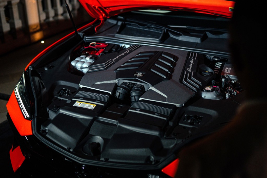 林宝坚尼Lamborghini Urus SE混能版4公升V8双Turbo引擎加入PHEV混能系统，包括25.9kWh锂电及马达。