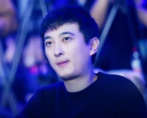 王思聰終於擺脫老賴身份。網圖