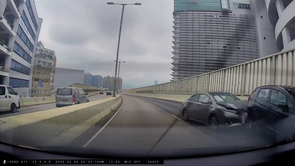 豐田私家車猛撼本田私家車車尾。fb「車cam L(香港群組)」TrustworthyLizard7713片段截圖 豐田私家車猛撼本田私家車車尾。fb「車cam L(香港群組)」TrustworthyLizard7713片段截圖