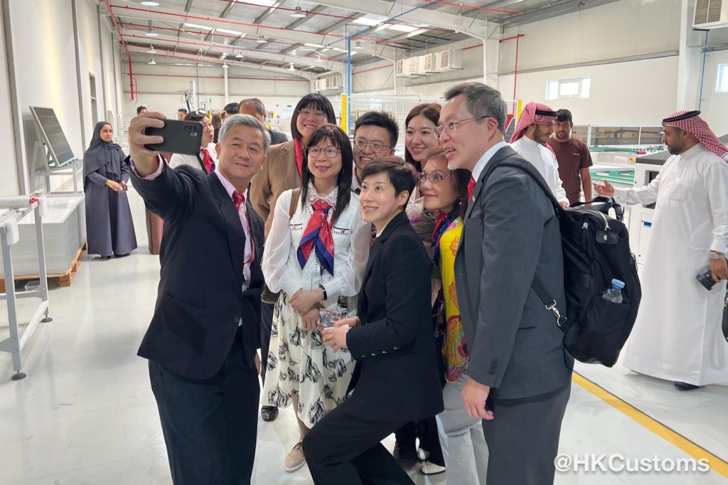海关关长何佩珊昨日（22日）率领香港海关代表团到访巴林海关。海关FB图片