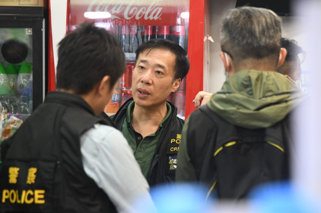 西九龍總區刑事部警司鍾雅倫亦有到場指揮。
