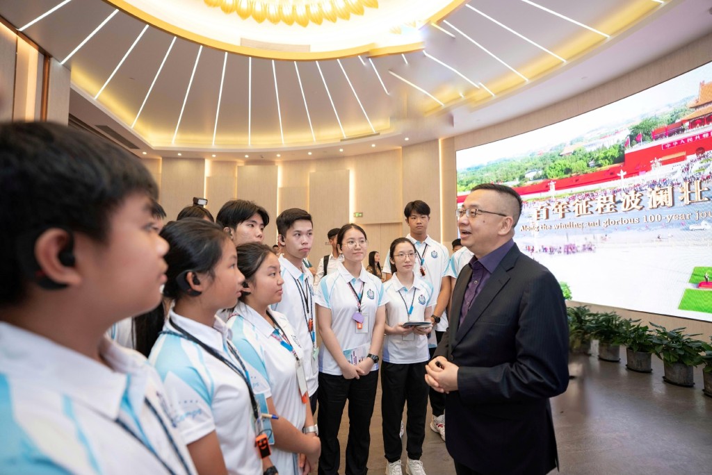 郭俊峯十分支持「入境事務處青少年領袖團」的活動。 郭俊峯十分支持「入境事務處青少年領袖團」的活動。