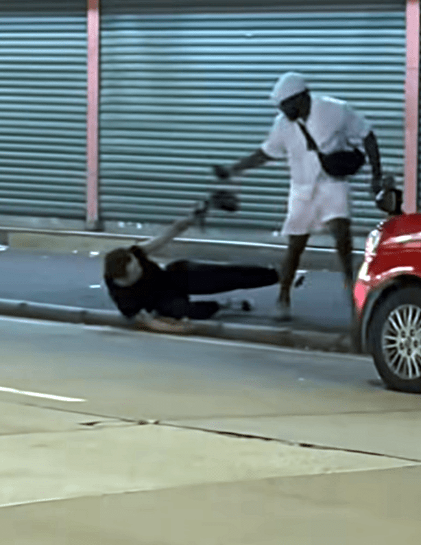 兩名男子在長沙灣街頭拉扯。fb：車cam L（香港群組）