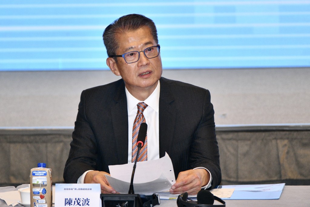 財政司司長陳茂波表示，香港的GDP增長在第一季度是2.9%，第二季度是1.5%，其中三頭馬車之中出口連續兩季都是下跌。盧江球攝