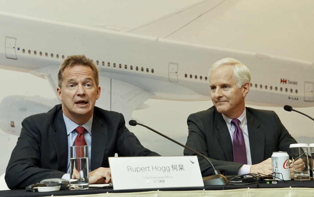 國泰航空原行政總裁何杲 Rupert Hogg(左),主席史樂山 John Slosar(右)。資料圖片
