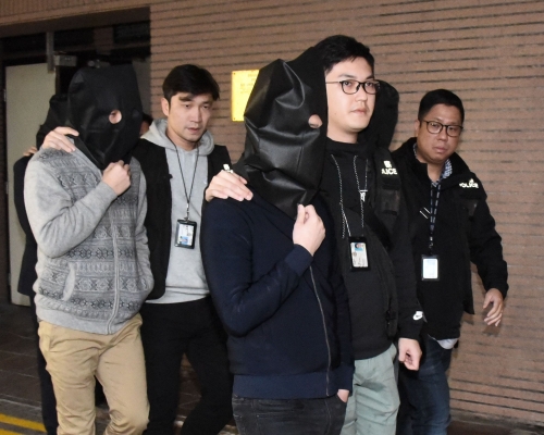 警方拘捕4人。