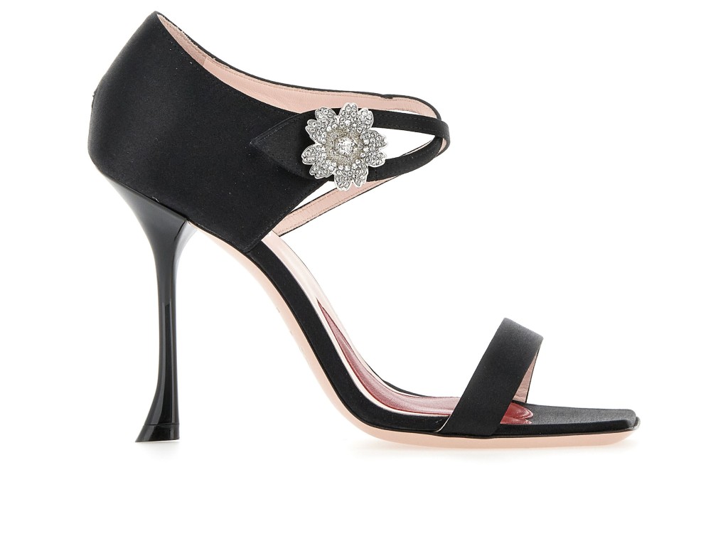 I Love Vivier Daisy Strass Sandals。（$9,900/Roger Vivier）